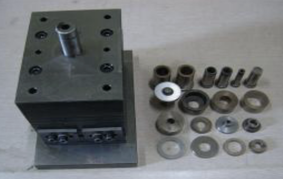 와셔 제조용 정밀 금형과 생산 제품들